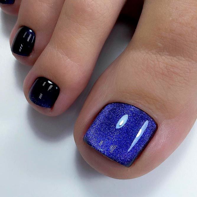 Toes with Glossy Glitter Accents
