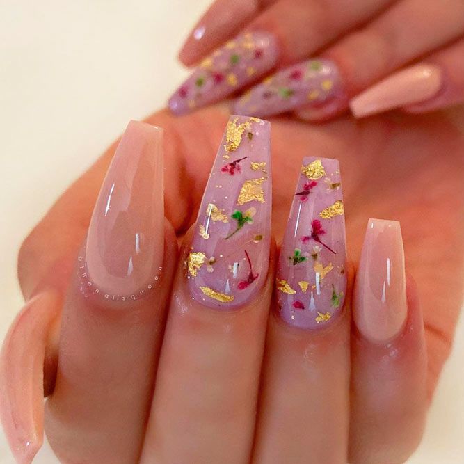 Dried Flowers Spring Nails