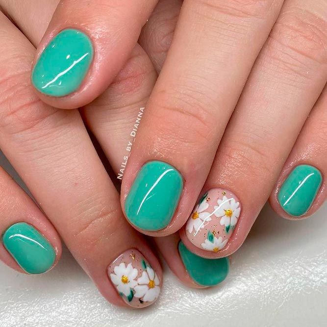 Daisies Spring Nails