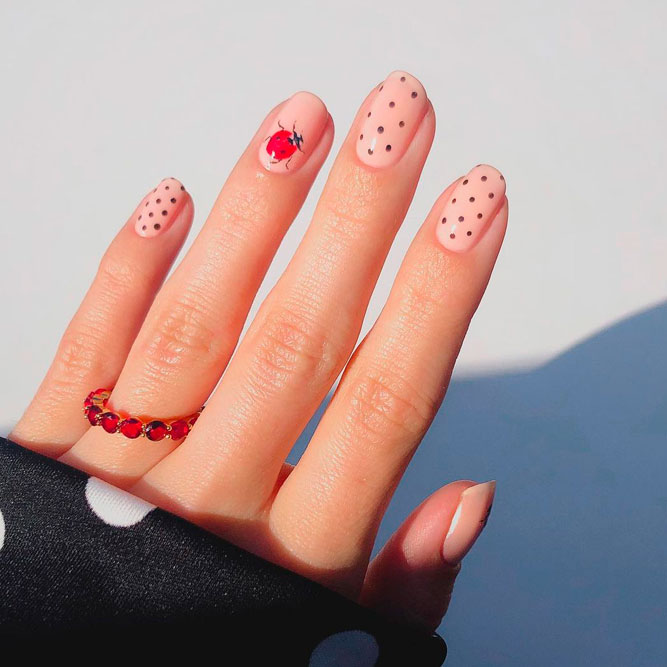 short nails designs with dots