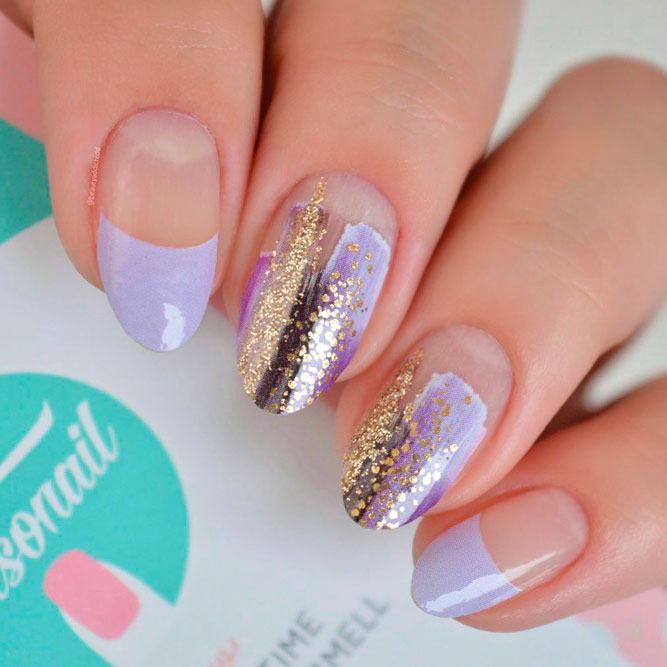 Gold Glitter Oval Shaped Nails