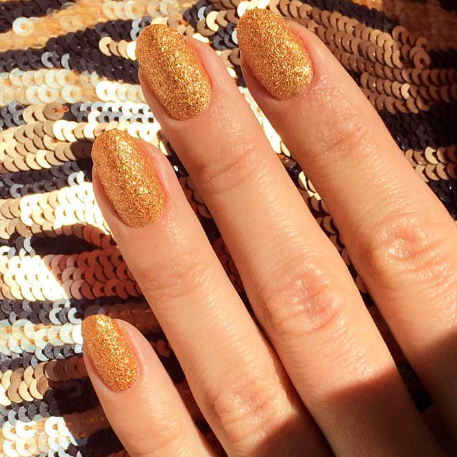 Gold Glittery Nail Art