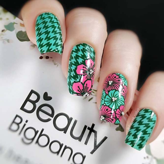 Houndstooth Pattern Nails In Fall Nail Colors
