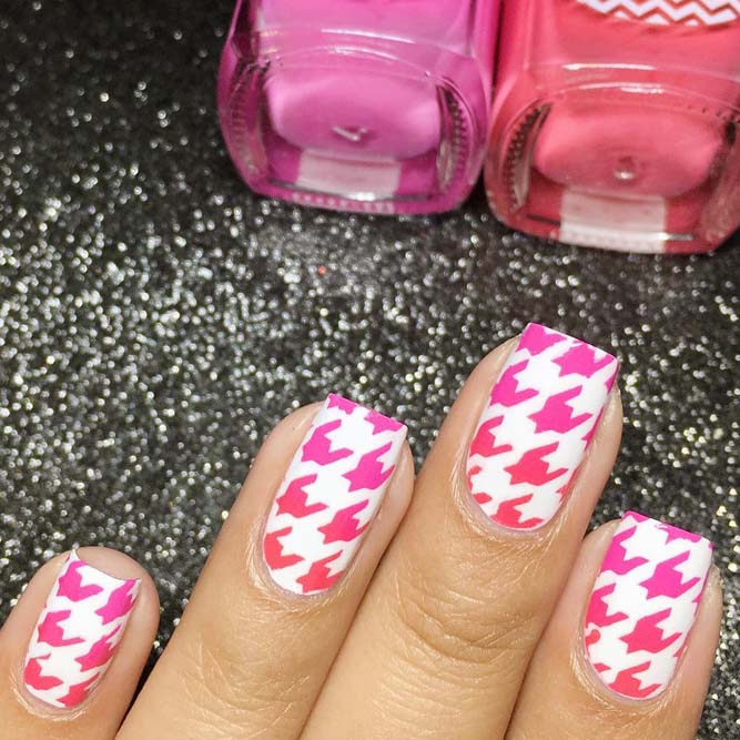 Girly Houndstooth Pattern Nails In Pink