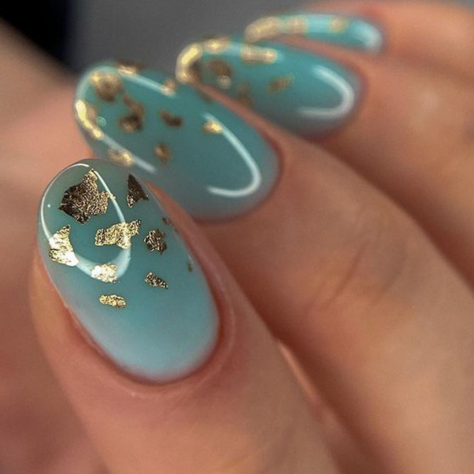 Round Nails with Gold Foil Nails