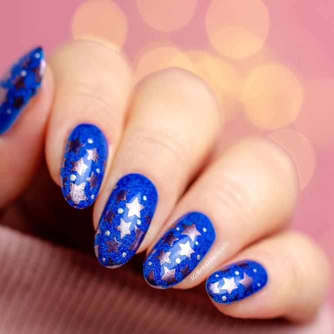 Short Round Tip Nails with Glitter