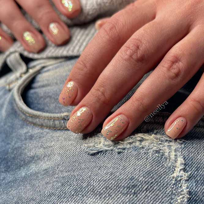 Short Nude Nails With Glitter