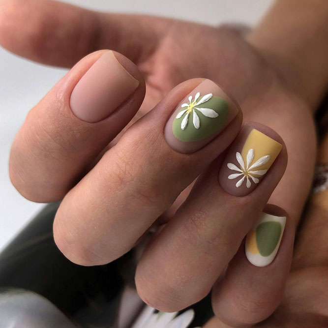 Minimalist Autumn Nails Designs