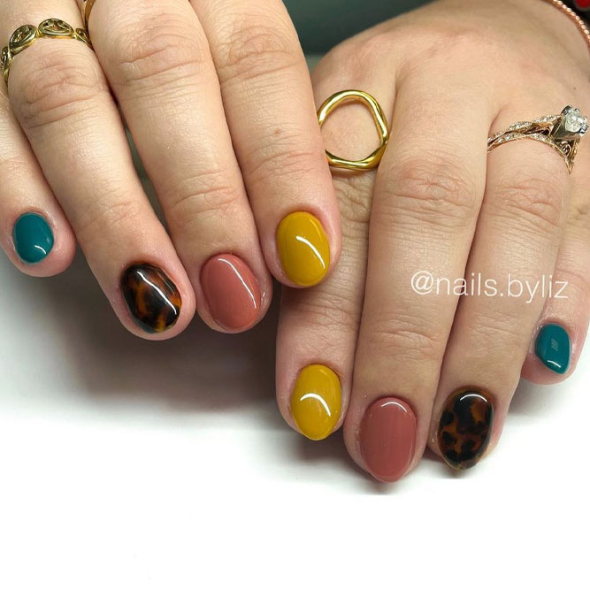Minimalist Autumn Nails