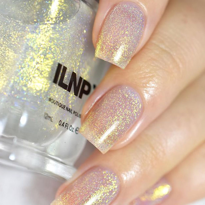 Light Gold Glitter Nails Designs