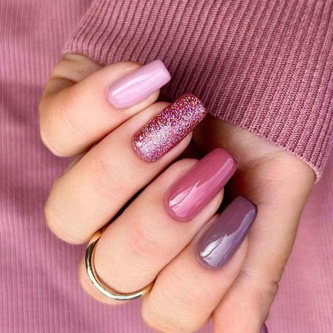 Glitter Accent With Light Mauve Nail Polish