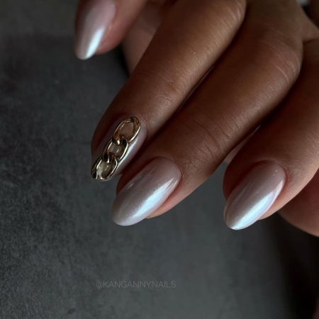 Nude And Gold Nails Designs to Try in 2024