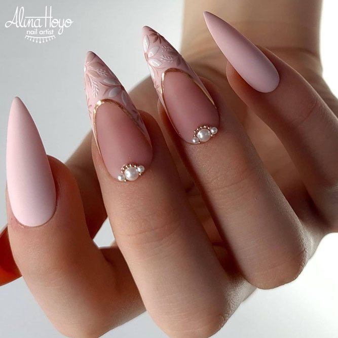 Cute Nude Pink Nails with Gold
