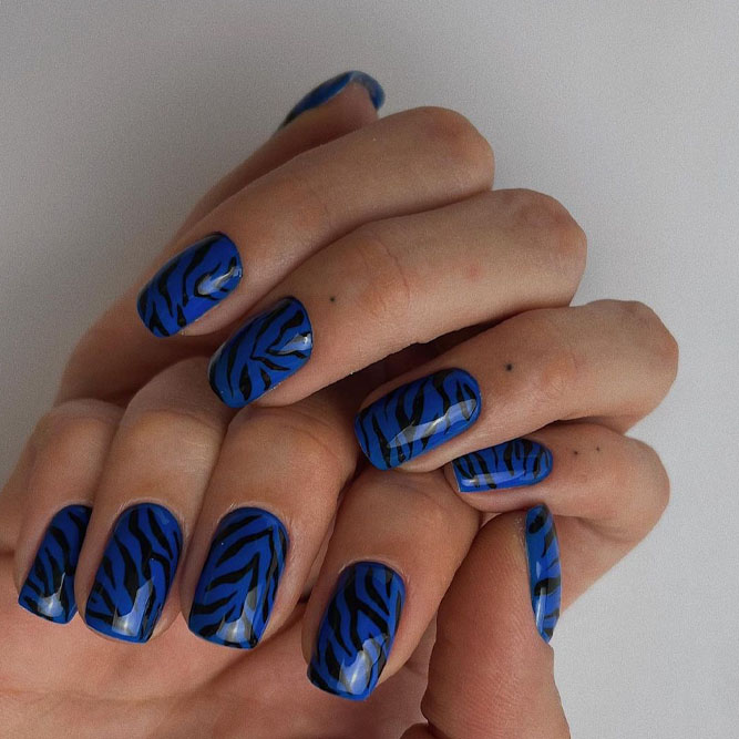 Royal Blue Winter Nails: Try to Be Bold