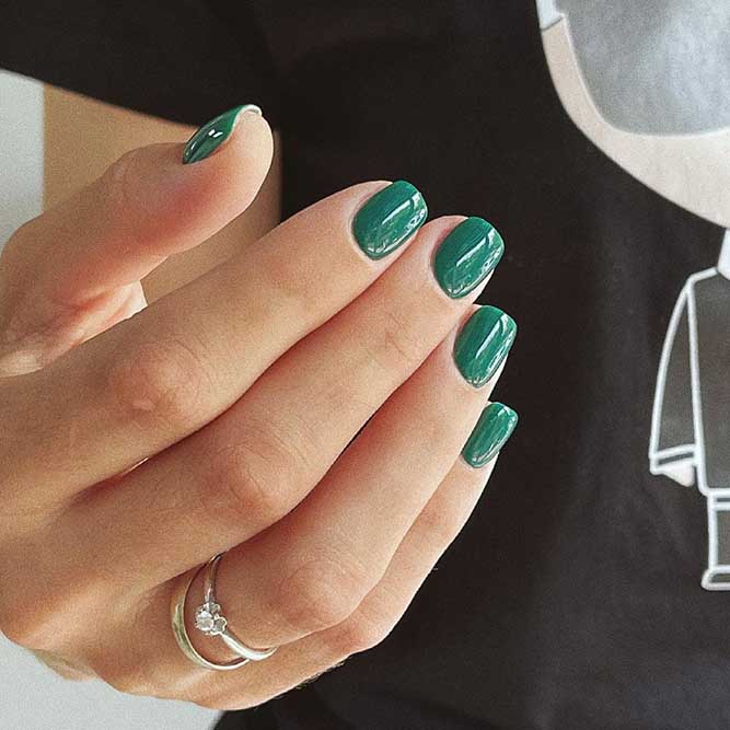Classic Short Emerald Green Nails