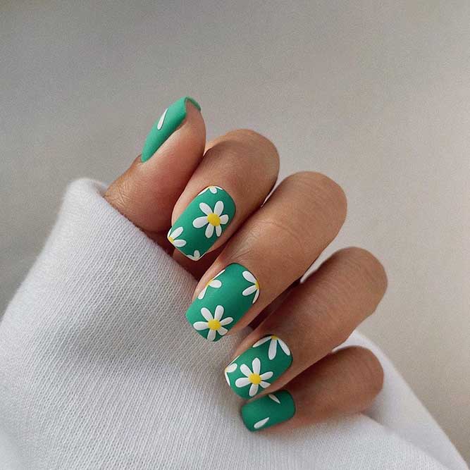 Matte Green Nails with Daisies