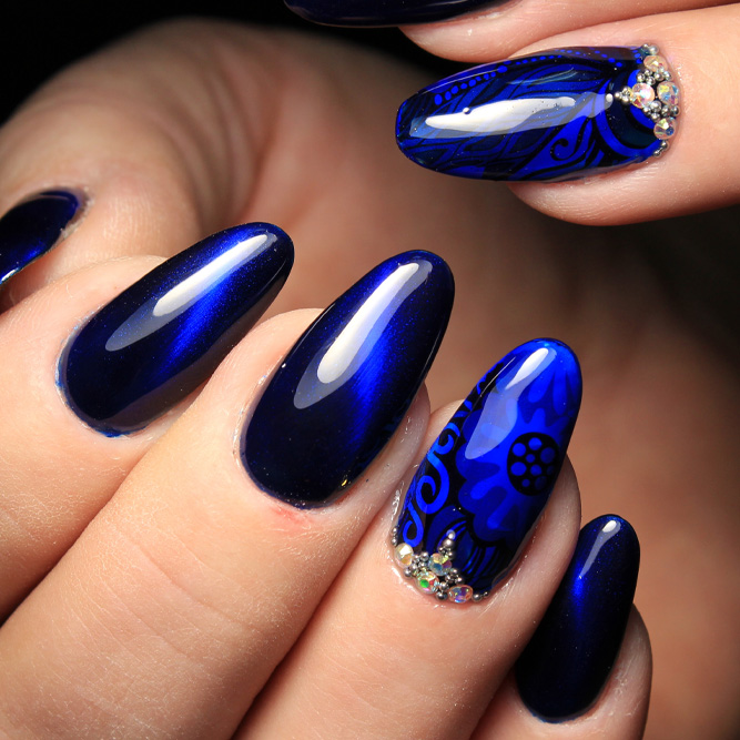 Royal Blue Nails With Cat Eye Effect