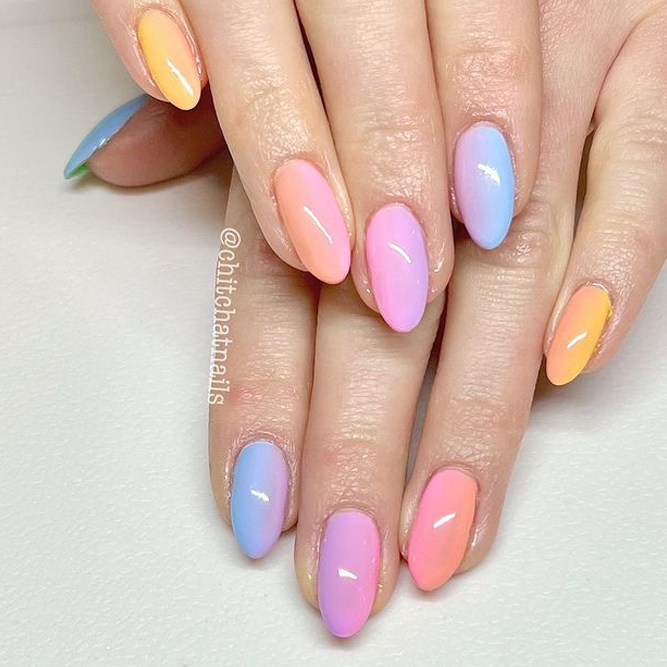 Gradient Oval Nail Ideas