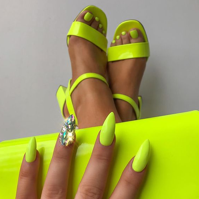 Neon Yellow Toe Nails