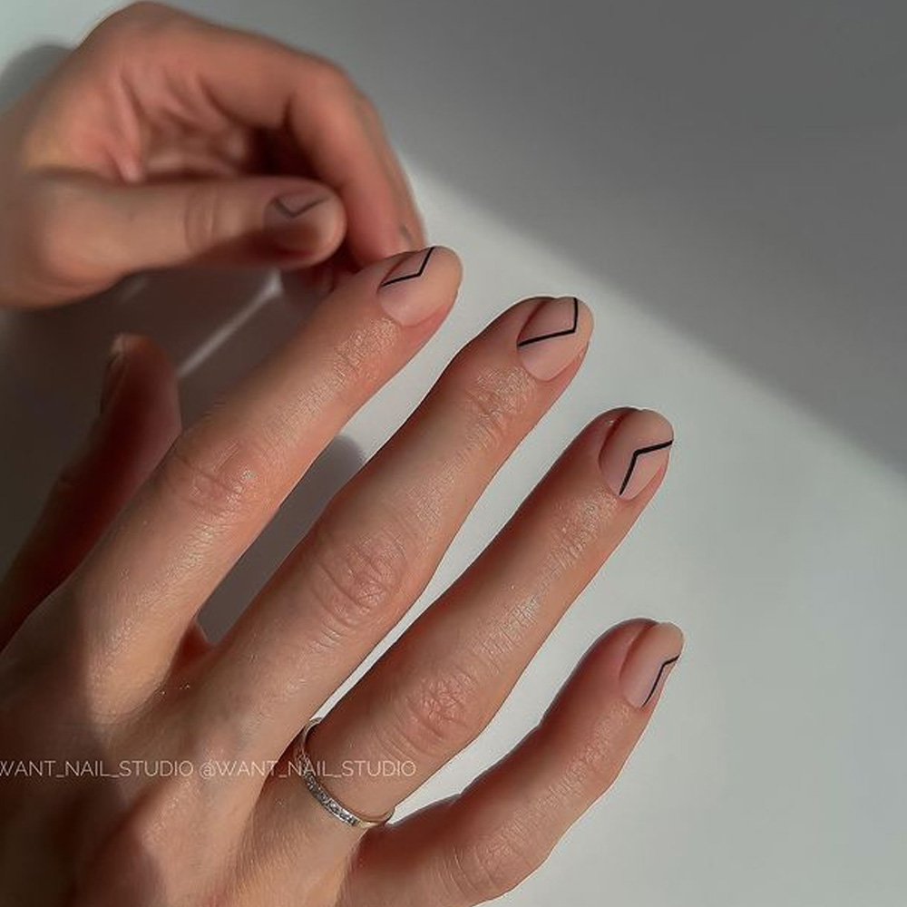 Geometric Minimalist Nails