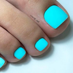 Toe Nails in Light Blue Shades