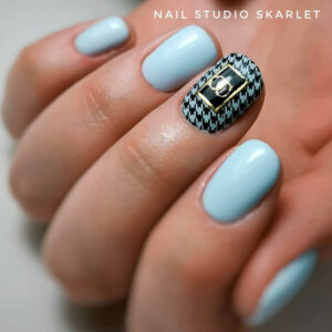 Chanel-Styled Houndstooth Pattern Nails