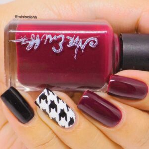 Winter Berry Houndstooth Pattern Nails